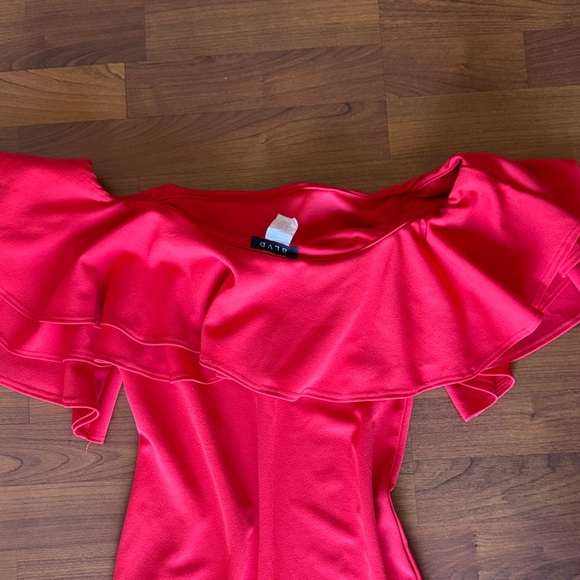 Off-Shoulder Ruffle Red Cocktail Dress - Picture 4 of 6